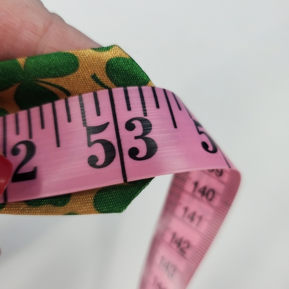 Silk gold and green shamrock necktie - Picture 8 of 9